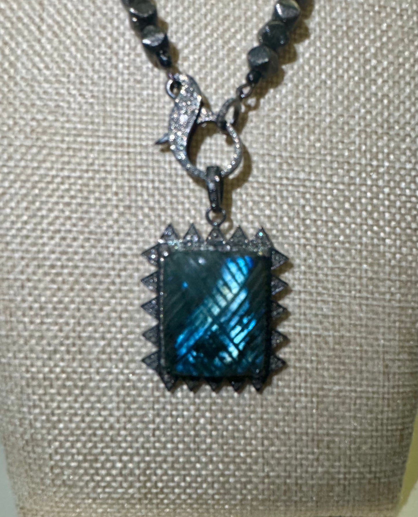 Lala Pendant