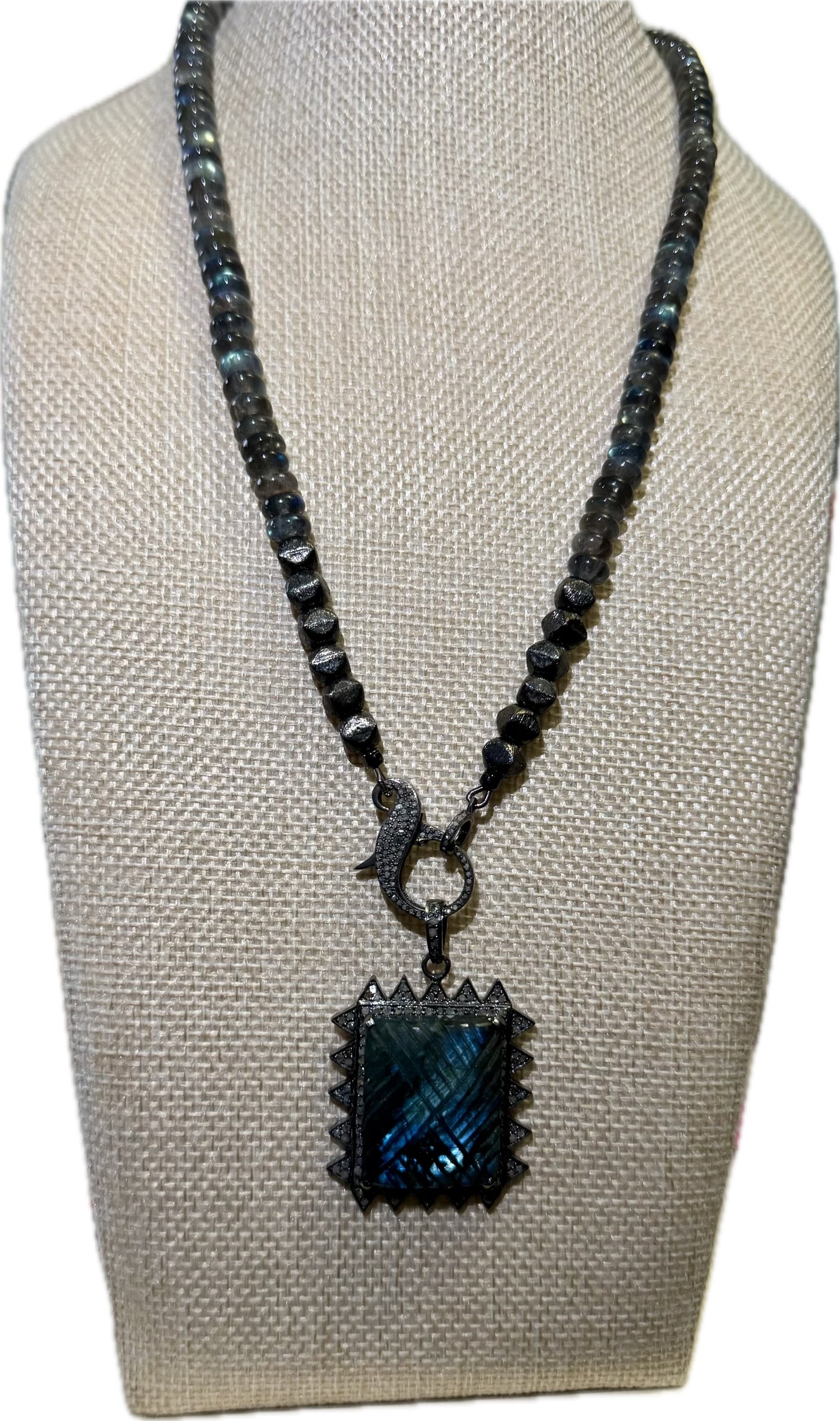 Lala Pendant