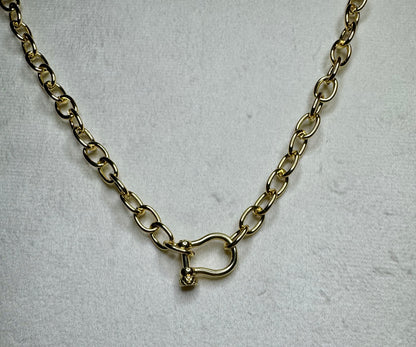 Jane Small Oval Horseshoe Necklace