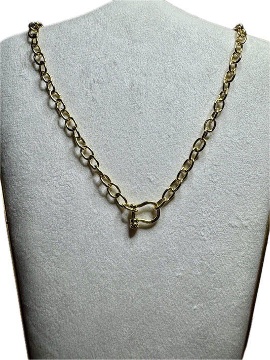 Jane Small Oval Horseshoe Necklace